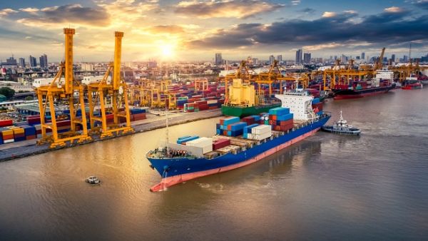 Qatar imported goods worth QR9.5 million and exported products worth QR25.4 billion. (Shutterstock)