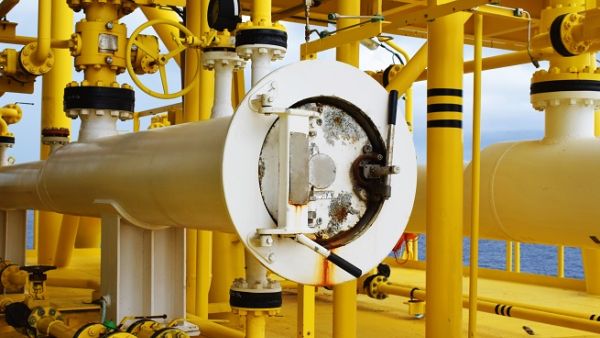 Saudi Aramco, ADNOC Sign Agreement to Invest in Gas Exploration. (Shutterstock)