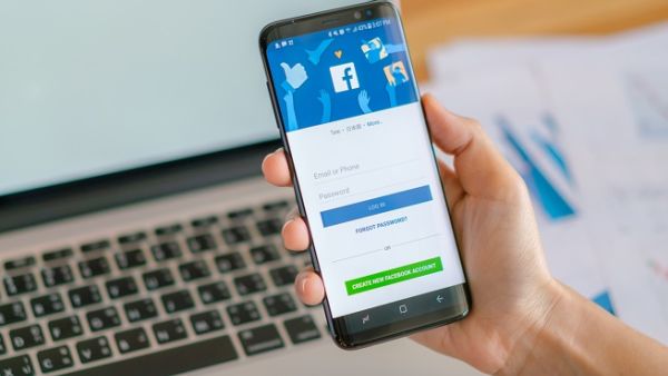 لا يمكن حذف تطبيق 'فيسبوك' على أجهزة سامسونج
