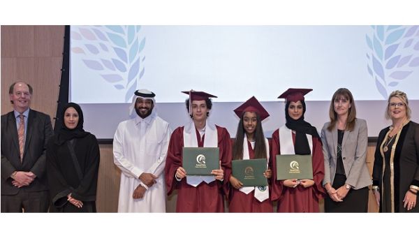 جرى خلال الحفل توزيع جوائز التميز في جميع التخصصات.