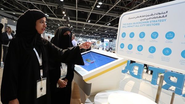 Smart Dubai showcased its blockchain strategy and AI service, Rashid, at the GITEX Technology Week 2017.