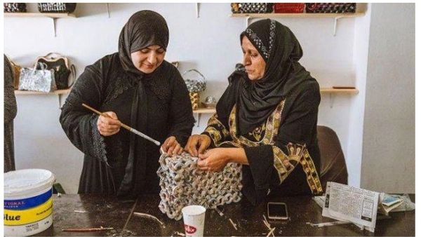 Syrian refugee Sahira Zoubi works on a new handbag, made from recycled newspapers, at an up-cycling workshop in Irbid city, northern Jordan, May 9, 2018. (JT)