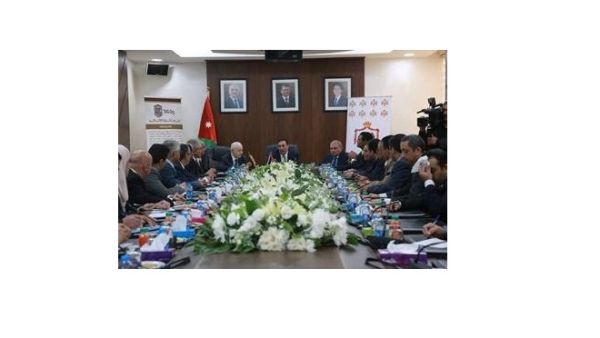 جانب من توقيع الاتفاقية جانب من توقيع الاتفاقية