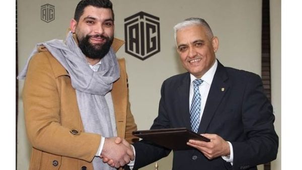 أشاد مدير المعرض، الرسام الأردني عثمان شهاب، بحرص ملتقى أبوغزاله على رعاية المواهب الشابة والإبداعات الوطنية المغمورة والتي لا تجد لها حاضنة ثقافية مهتمة في موهبتها، كما يفعل ملتقى طلال أبوغزاله المعرفي. أشاد مدير المعرض، الرسام الأردني عثمان شهاب، بحرص ملتقى أبوغزاله على رعاية المواهب الشابة والإبداعات الوطنية المغمورة والتي لا تجد لها حاضنة ثقافية مهتمة في موهبتها، كما يفعل ملتقى طلال أبوغزاله المعرفي.