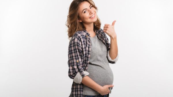 أن تكوني حامل لايعني بأي شكل من الاشكال أن تهملي إطلالتك