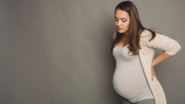تصاب الحامل عادة اثناء فترة بآلام فى الظهر تبدأ في الشهور الثلاثة الأخيرة 
