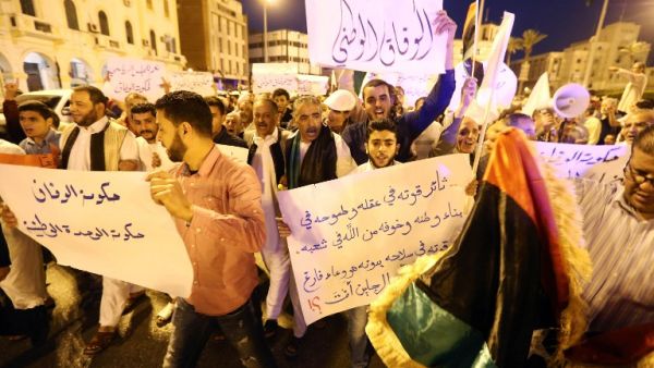 Pro-UN-backed government protesters hold placards and shout slogans during a demonstration in the Libyan capital Tripoli on April 1, 2016. (AFP/Mahmud Turkia)