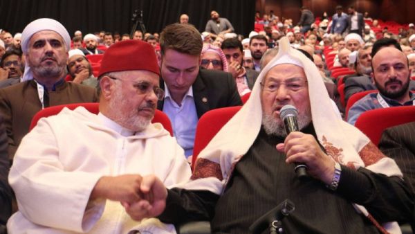 الاتحاد العالمي لعلماء المسلمين.. الخلف على خطى السلف في لعبة المحاور
