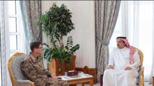 وزير دفاع قطر يلتقي قائدا أمريكيا إثر تصريحات متناقضة حول توسعة قاعدة العديد
