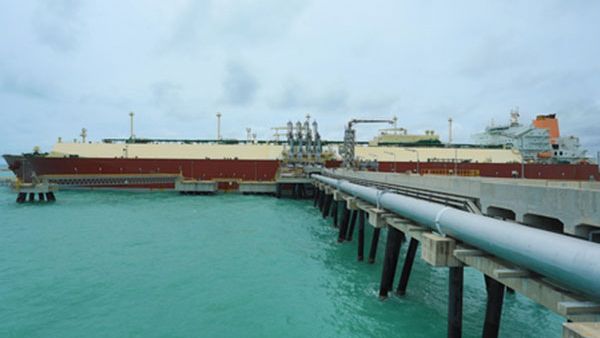 The cargo arrived on board the Q-Max LNG vessel, Bu Samra, at Thailand’s Map Ta Phut LNG receiving terminal. (File photo) The cargo arrived on board the Q-Max LNG vessel, Bu Samra, at Thailand’s Map Ta Phut LNG receiving terminal. (File photo)