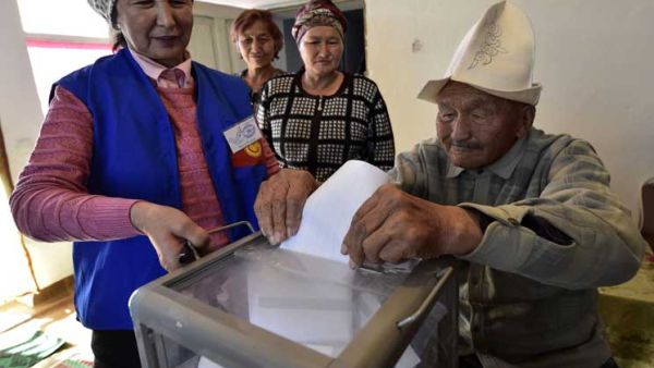 ناخبو قرغيزستان يختارون رئيسا جديدا للبلاد
