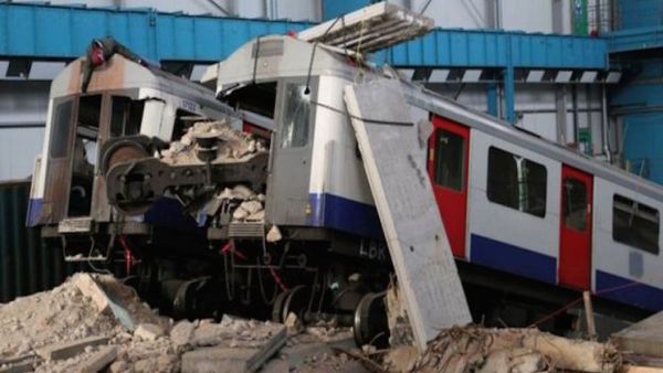 7 قتلى في خروج ترامواي عن السكة في كرويدن جنوب لندن 