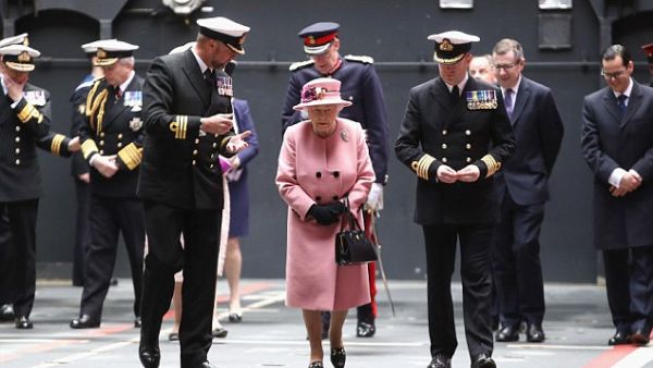 الملكة إليزابيث تستقل القطار