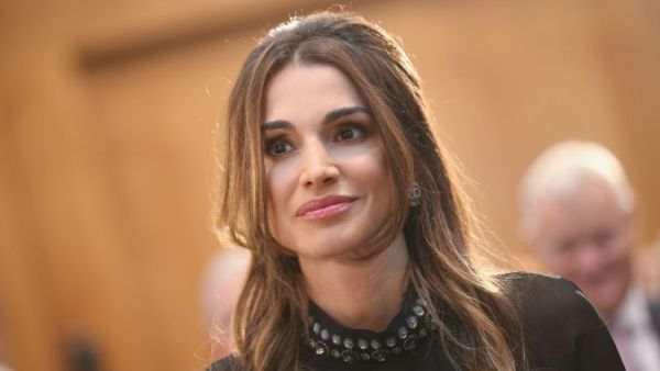 Queen Rania of Jordan gives us major #HairGoals. (Makers.com)