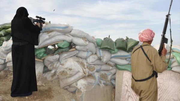 العراق ينشر دبابات مع إحكام تنظيم الدولة الاسلامية قبضته على الرمادي
