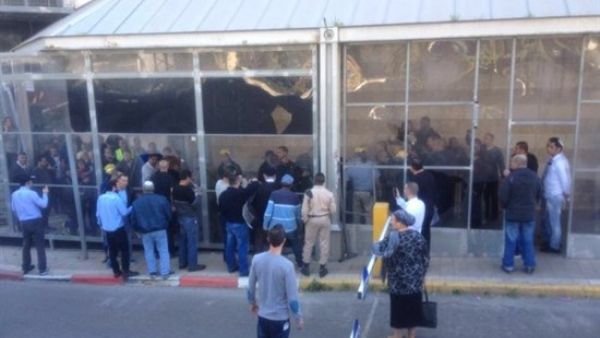 اصابة اسرائيلي بعملية طعن نفذتها طفلتان فلسطينيتان
