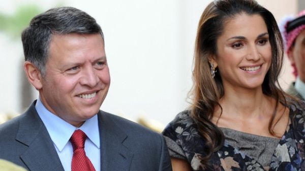 في عيده الـ55.. الملكة رانيا تغازل زوجها