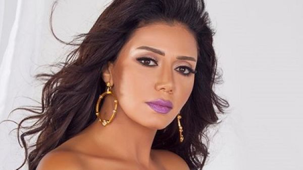 رانيا يوسف بإطلالة (بنفسجية) في احدث جلسة تصوير