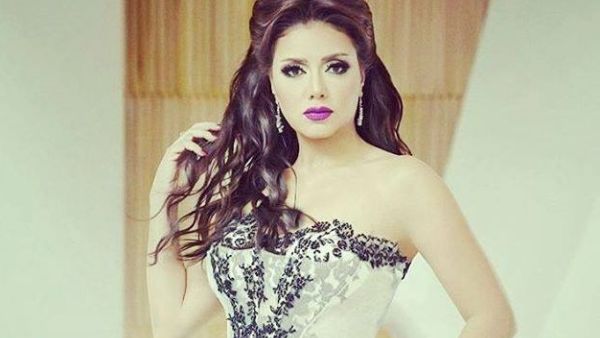 الفنانة رانيا يوسف
