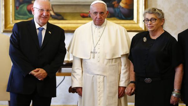 البابا يستقبل الرئيس ريفلين وسط خلاف بين الكنيسة واسرائيل