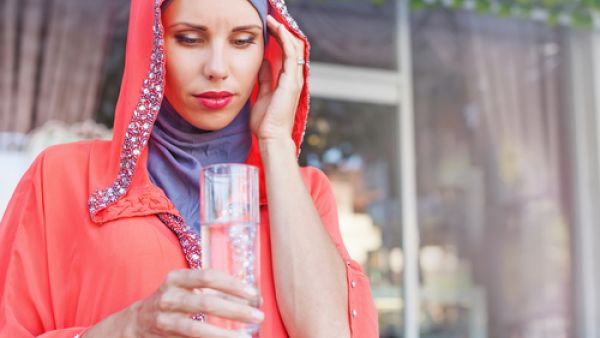 الأطعمة شديدة الملوحة والحلاوة والمقلية تسبب الشعور بالعطش في رمضان