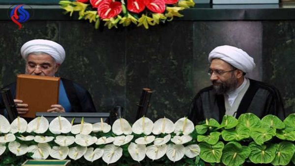  أنهى روحاني الحرب الكلامية التي كان يخوضها مع حرس الثورة بعدما انتقد دورهم في اقتصاد البلاد