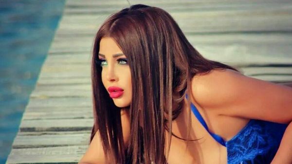 الفنانة اللبنانية المثيرة للجدل رولا يموت