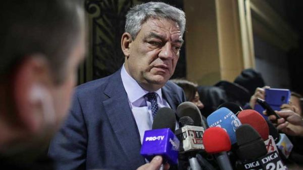 قال المسؤولان إن القيادي بالحزب بول ستانيسكو سيعين رئيس وزراء مؤقتا 