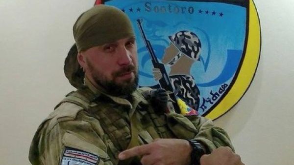 جندي روسي يقاتل لصفوف ميليشيا "سوتور" الموالية للأسد