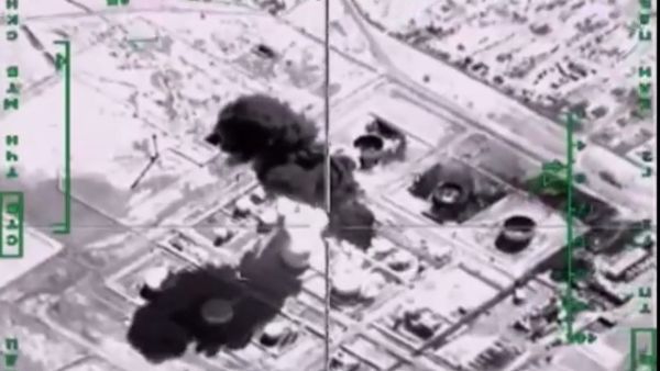 غارات روسية مكثفة على منشآت وناقلات نفطية لداعش