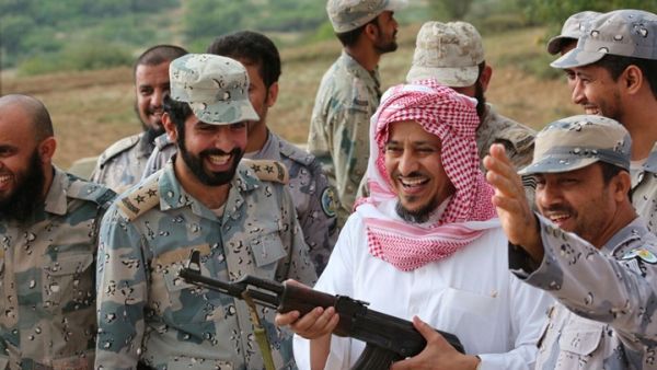 البريك في زيارة لجيش السعودي المرابطين على الحدود الجنوبية مع اليمن
