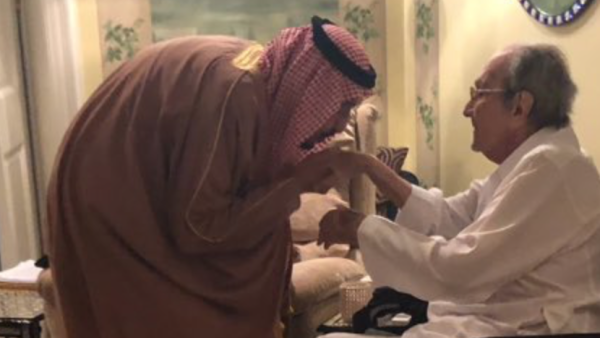 العاهل السعودي التقى شقيقه الأمير طلال في عزاء شقيقته الأميرة مضاوي 