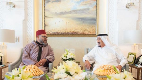 عاهل المغرب يزور الملك سلمان في مقر إقامته بطنجة 