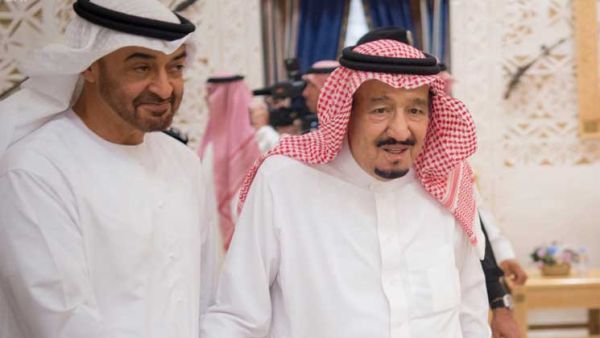 محمد بن زايد يعلن وقوفه مع السعودية "قلبا وقالبا"
