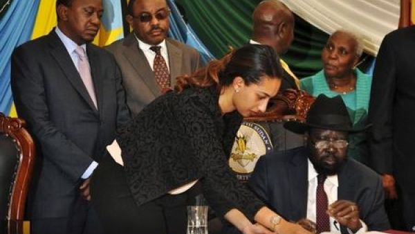 سالفا كير يوقع الاتفاقية