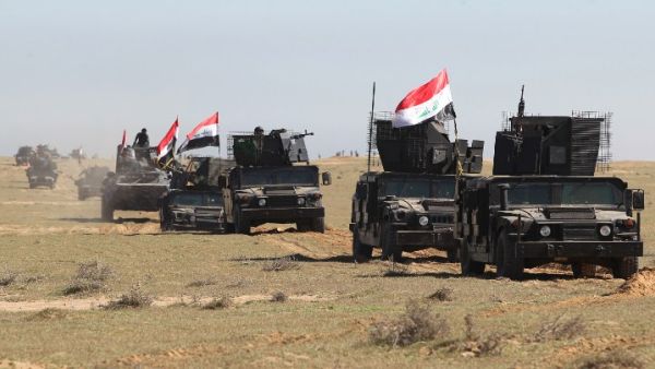 Iraqi forces drive down a road, in the desert of Samarra, on March 2, 2016, during an operation aimed at retaking areas from the Daesh militants. (AFP/Ahmad al-Rubaye)