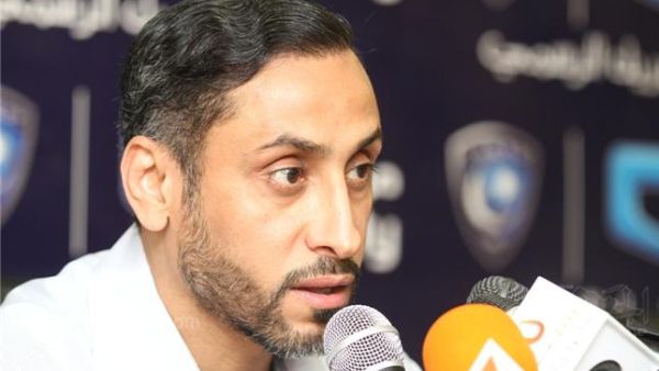 سامي الجابر يلعب مع النساء