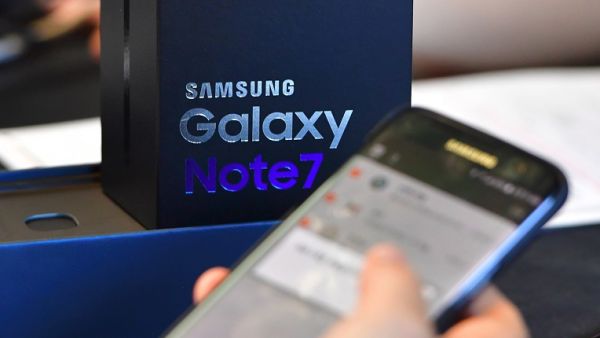A photo taken on September 19, 2016 shows a Samsung Galaxy Note 7 smartphone at a mobile shop in Seoul. (Jung Yeon-Je/ AFP) 