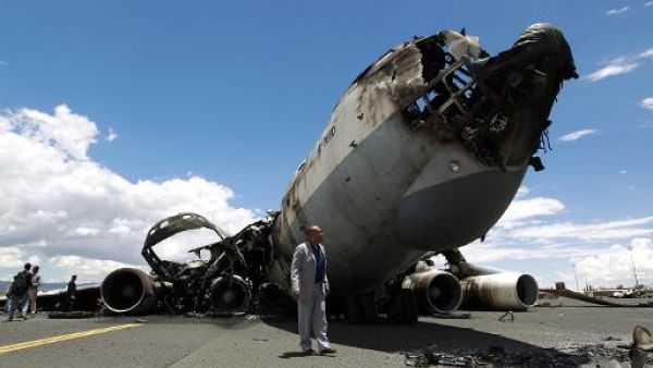 الطائرة المحترقة في مطار صنعاء