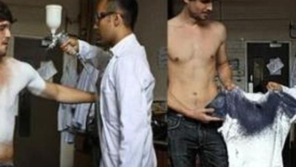 العالم يرش الملابس