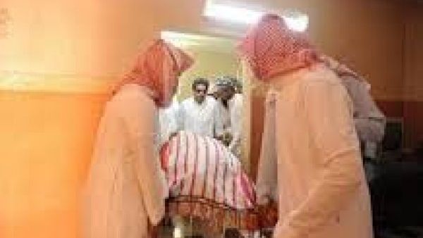ام ترفض توديع ابنتها