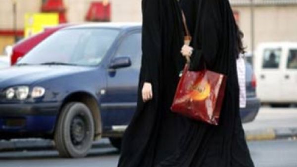 وزير خارجية السعودية يزور باكستان  
