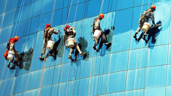 The Saudi Ministry of Labor has forced a cleaning and maintenance company to release overdue paychecks to more than 450 male and female workers. (AFP)