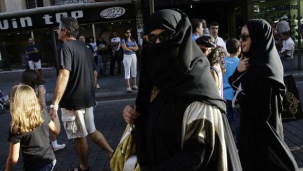 Saudi tourists are the target market for a new tourism and hotel-booking site. (AFP/File)