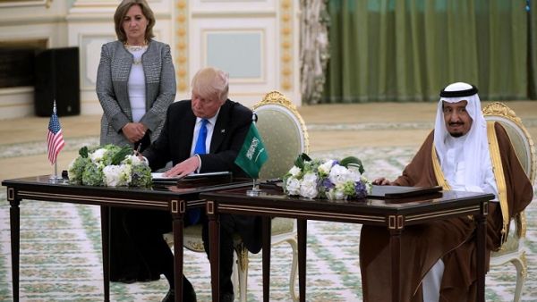 Donald Trump and King Salman during a signing ceremony at the Saudi Royal Court in Riyadh on Saturday May 20, 2017. (AFP)