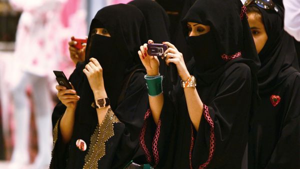 Saudi women graduates are looking increasingly to online work which can be done from home, eliminating the problem of working in a mixed environment. (File photo)