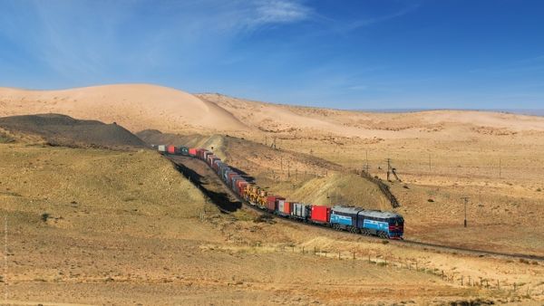 The new rail project links the Red Sea port of Jeddah with Riyadh and the Arabian Gulf. (Shutterstock)