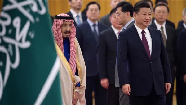 Chinese President Xi Jinping (R) welcomes visiting Saudi King Salman in Beijing on March 16, 2017. (AFP)