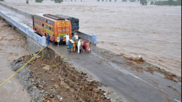 من السيول في السعودية