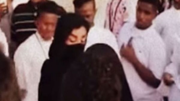 فيديو يظهر عملية تحرش جماعي بفتاتين في جدّة بالسعودية
